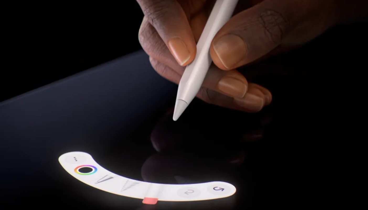 Cầm Apple Pencil