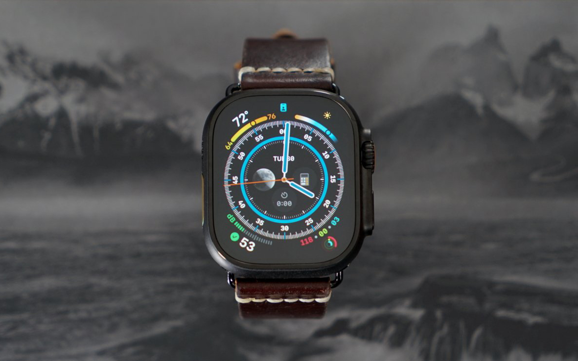 Cầm Apple Watch Ultra