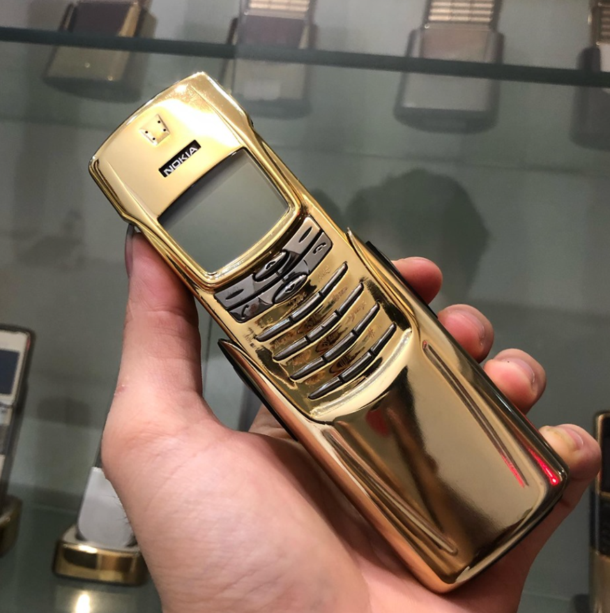 Cầm điện thoại Nokia