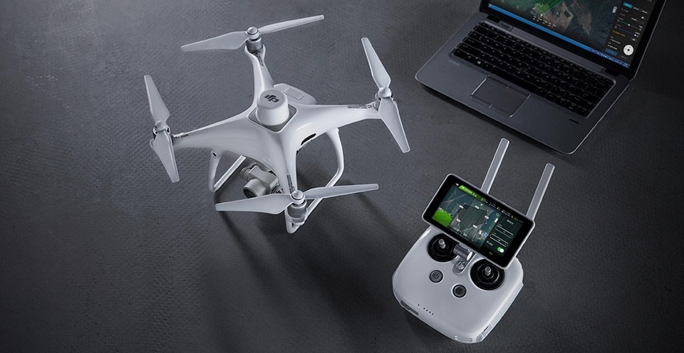 Cầm Flycam DJI
