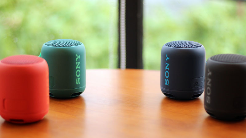 Cầm loa bluetooth