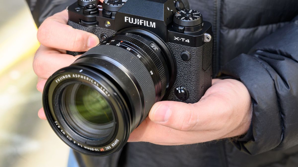 Cầm máy ảnh Fujifilm