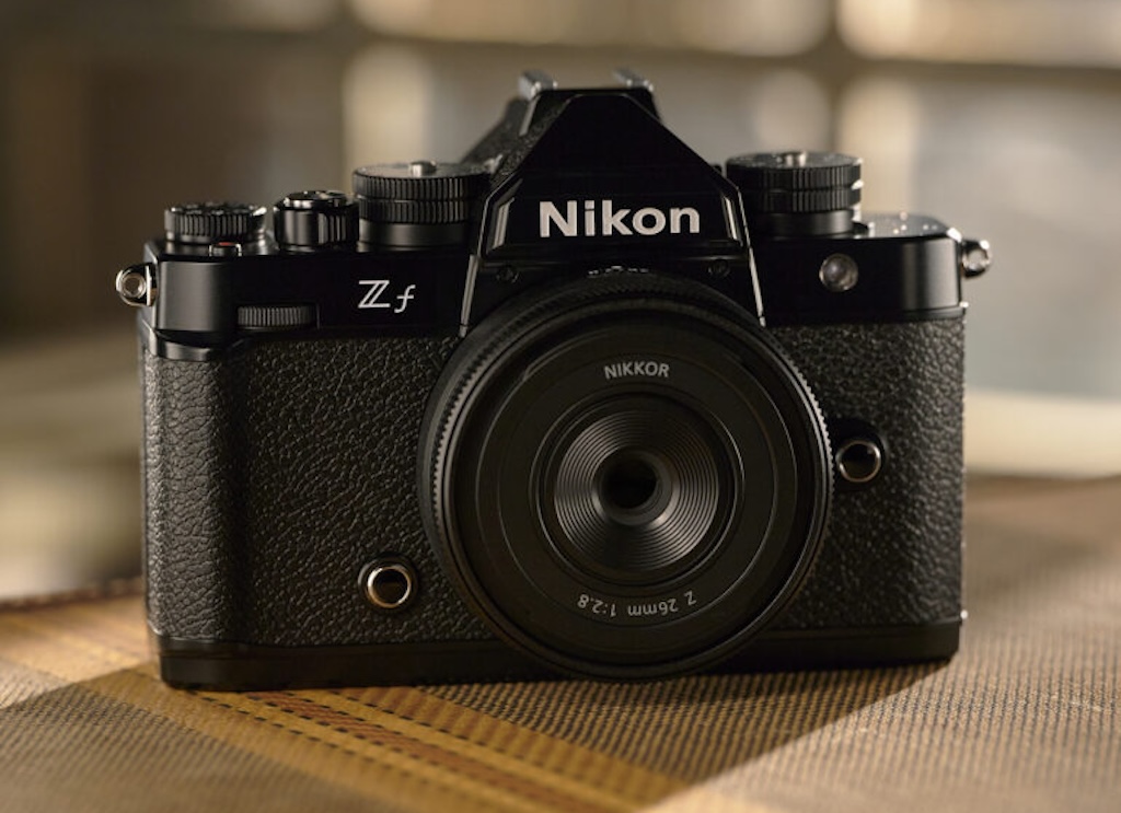 Cầm máy ảnh Nikon