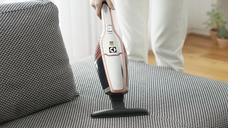 Cầm máy hút bụi cầm tay