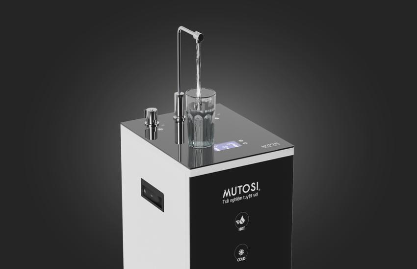 Cầm máy lọc nước