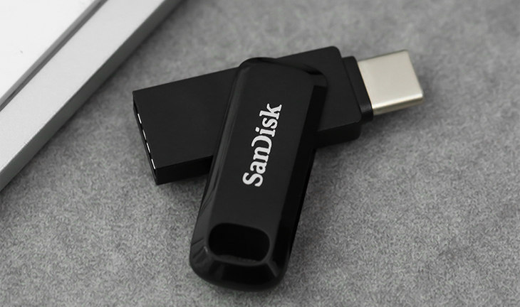 Cầm USB